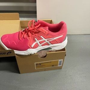 Asics for kids size 4 color white pink